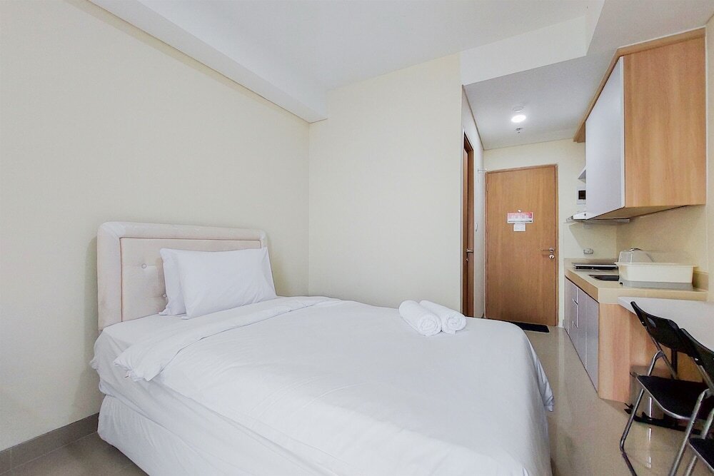 Legok: Cool And Warm Studio Apartment At B Residence