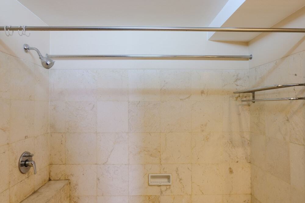 Бандунг: Homey And Spacious 3Br Apartment At Braga City Walk