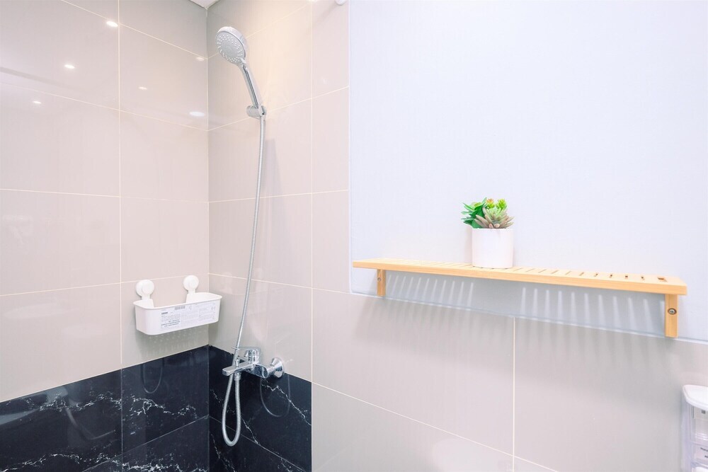 Джакарта: Comfort 2Br At Kebayoran Icon Apartment