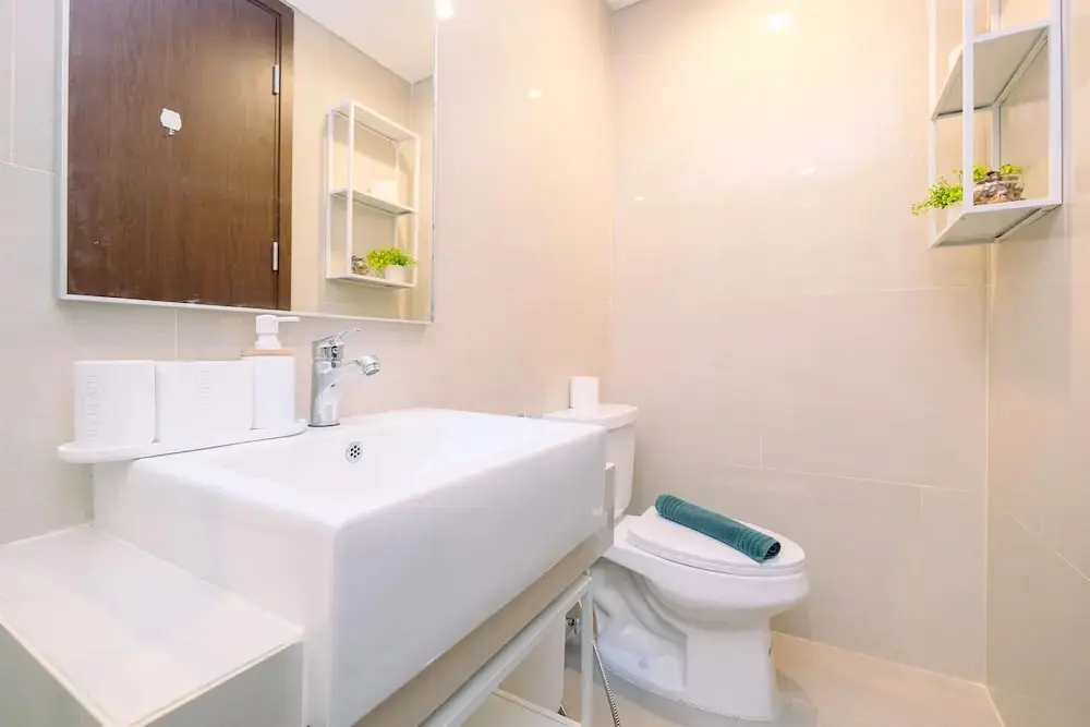 Джакарта: Modern Look And Comfy 2Br At Vasaka Solterra Apartment