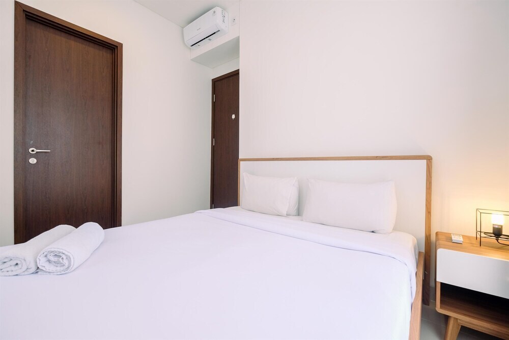 Джакарта: Modern Look And Comfy 2Br At Vasaka Solterra Apartment