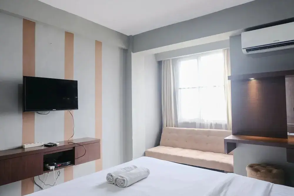 Бандунг: Homey And Best Deal Studio Apartment at Emerald Towers