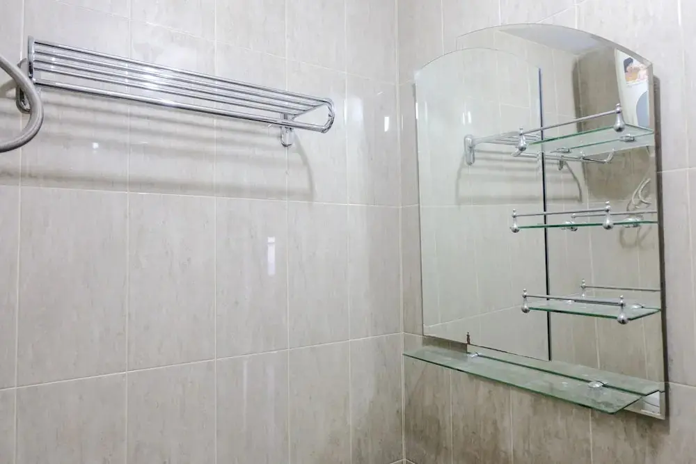 Бандунг: Homey And Best Deal Studio Apartment at Emerald Towers