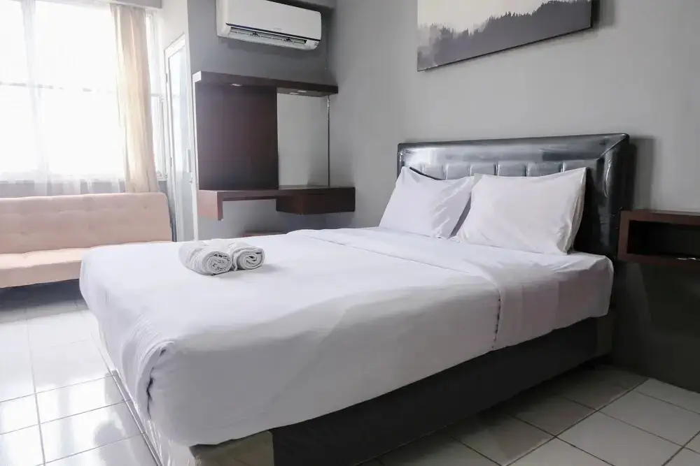 Бандунг: Homey And Best Deal Studio Apartment at Emerald Towers