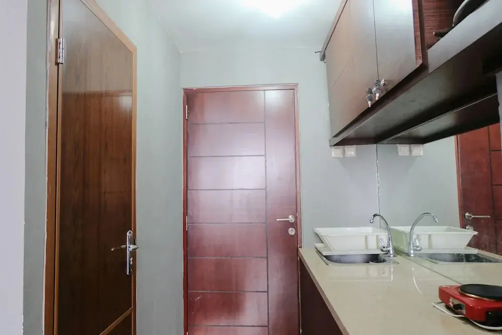 Бандунг: Homey And Best Deal Studio Apartment at Emerald Towers
