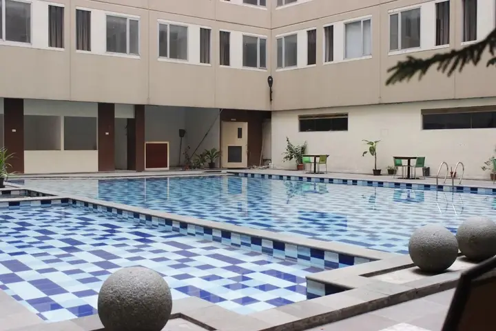 Бандунг: Homey And Best Deal Studio Apartment at Emerald Towers