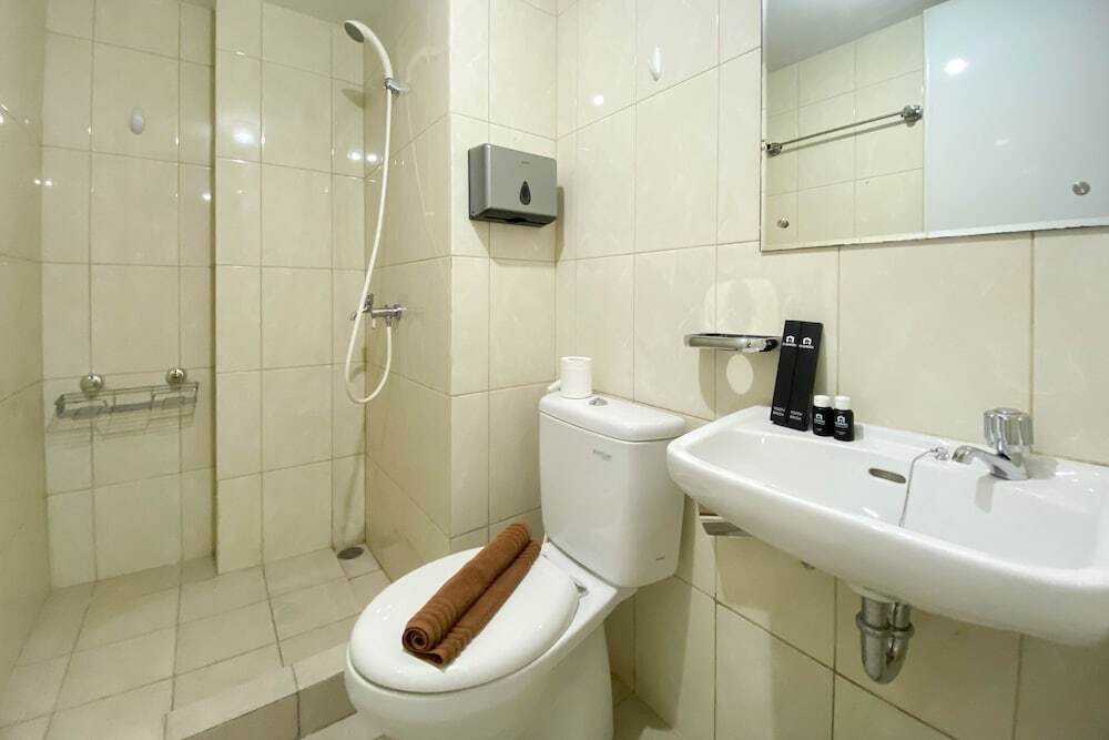 Бекаси: Comfort And Elegant 4Br Combined At Springlake Summarecon Bekasi Apartment