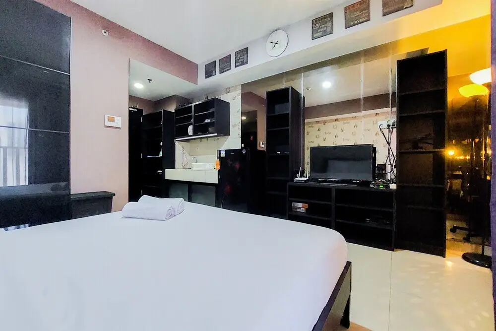 Legok: Simply Look Studio Room At 11St Floor Paramount Skyline Apartment