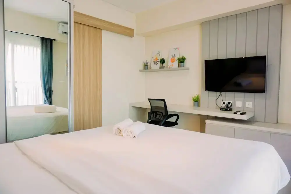 Южный Тангеранг: Homey And Simply Look 1Br Bintaro Embarcadero Apartment