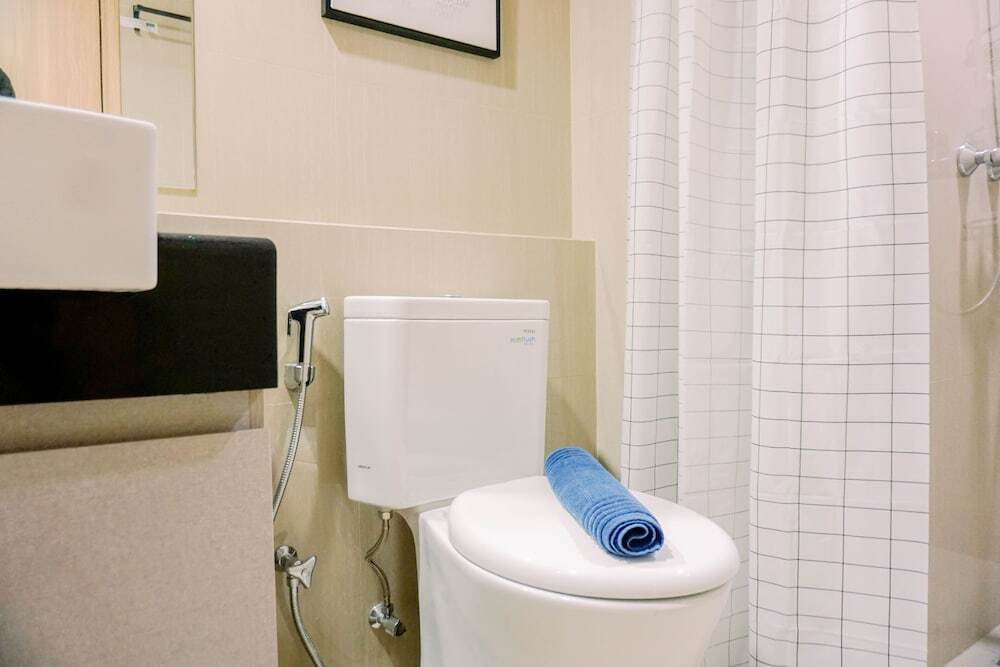 Южный Тангеранг: Homey And Simply Look 1Br Bintaro Embarcadero Apartment