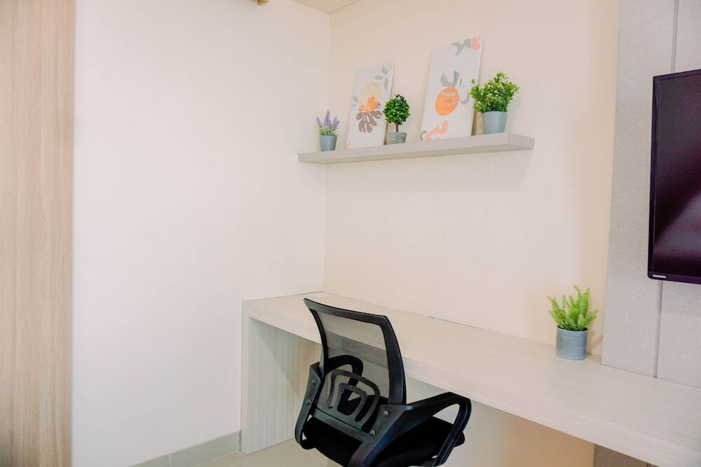 Южный Тангеранг: Homey And Simply Look 1Br Bintaro Embarcadero Apartment