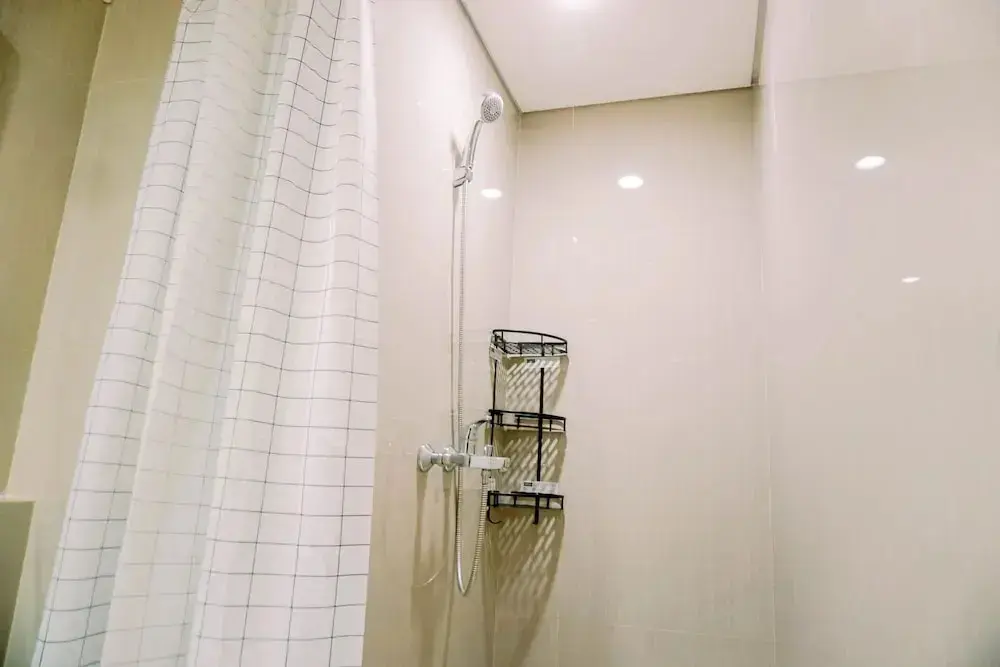 Южный Тангеранг: Homey And Simply Look 1Br Bintaro Embarcadero Apartment