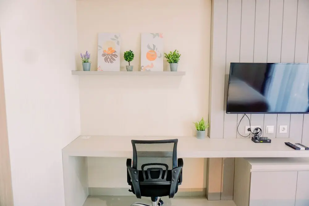 Южный Тангеранг: Homey And Simply Look 1Br Bintaro Embarcadero Apartment
