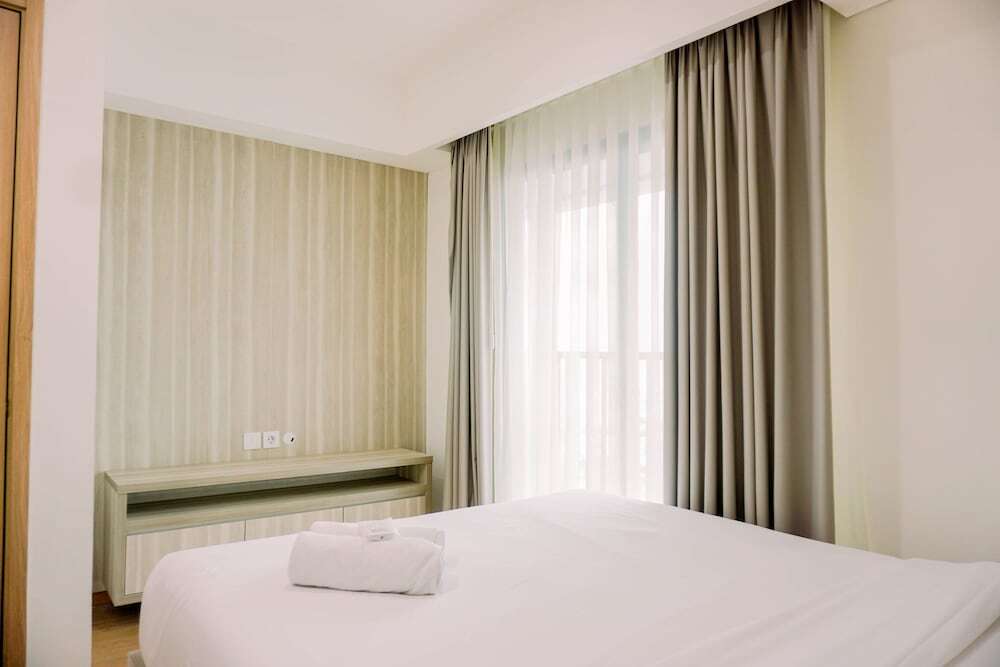 Южный Тангеранг: Modern And High Floor 2Br Bintaro Embarcadero Apartment