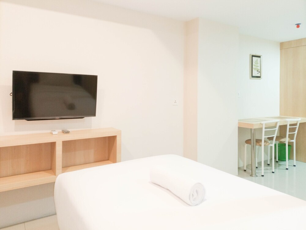 Медан: Tranquil And Comfort Studio At De Prima Apartment