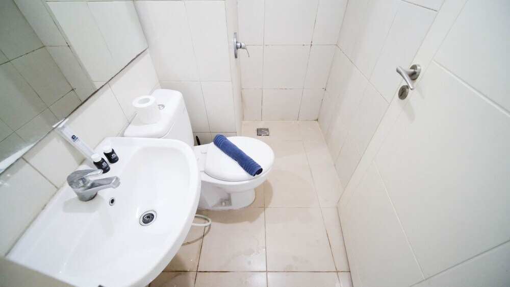 Сурабая: Simple And Cozy Studio Apartment At Tanglin Supermall Mansion