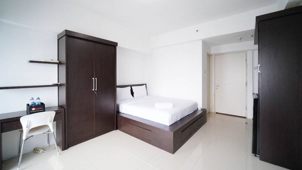 Сурабая: Simple And Cozy Studio Apartment At Tanglin Supermall Mansion