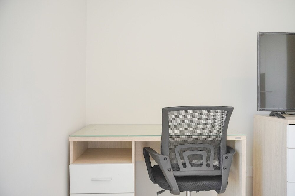 Джакарта: Best Comfy Studio At Gold Coast Apartment