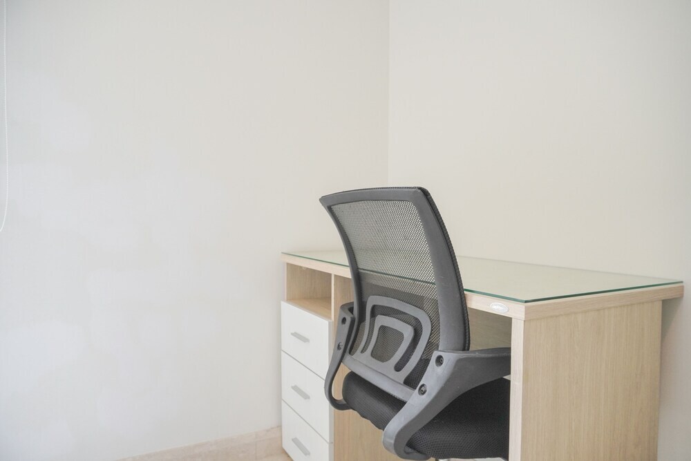 Джакарта: Best Comfy Studio At Gold Coast Apartment