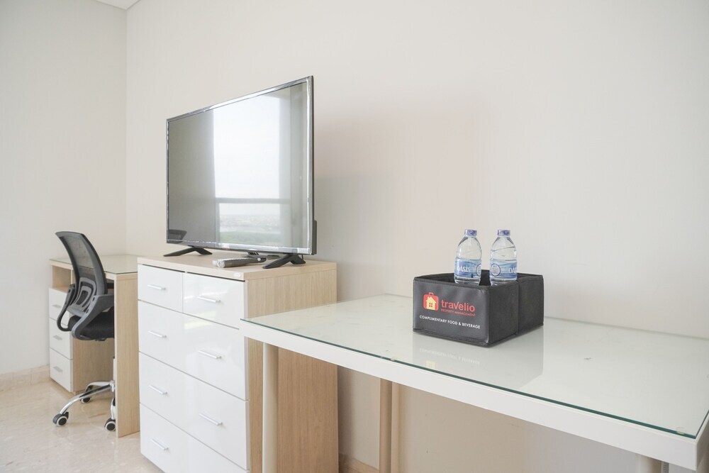Джакарта: Best Comfy Studio At Gold Coast Apartment