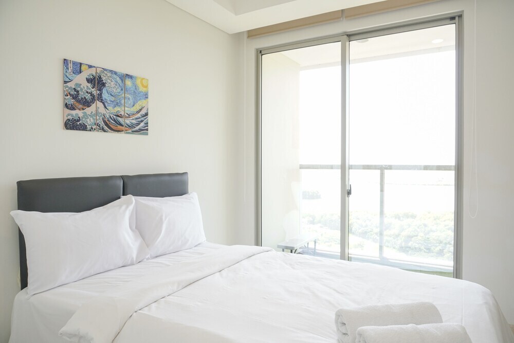 Джакарта: Best Comfy Studio At Gold Coast Apartment