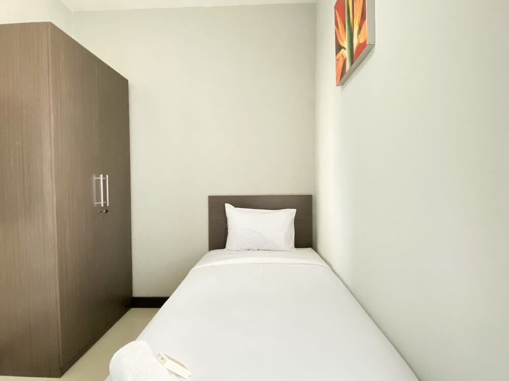 Чикаранг: Homey 2Br Apartment Crown Court Executive Condominium
