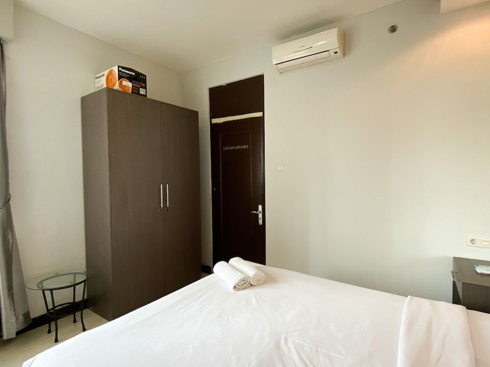 Homey 2Br Apartment Crown Court Executive Condominium — фото 1