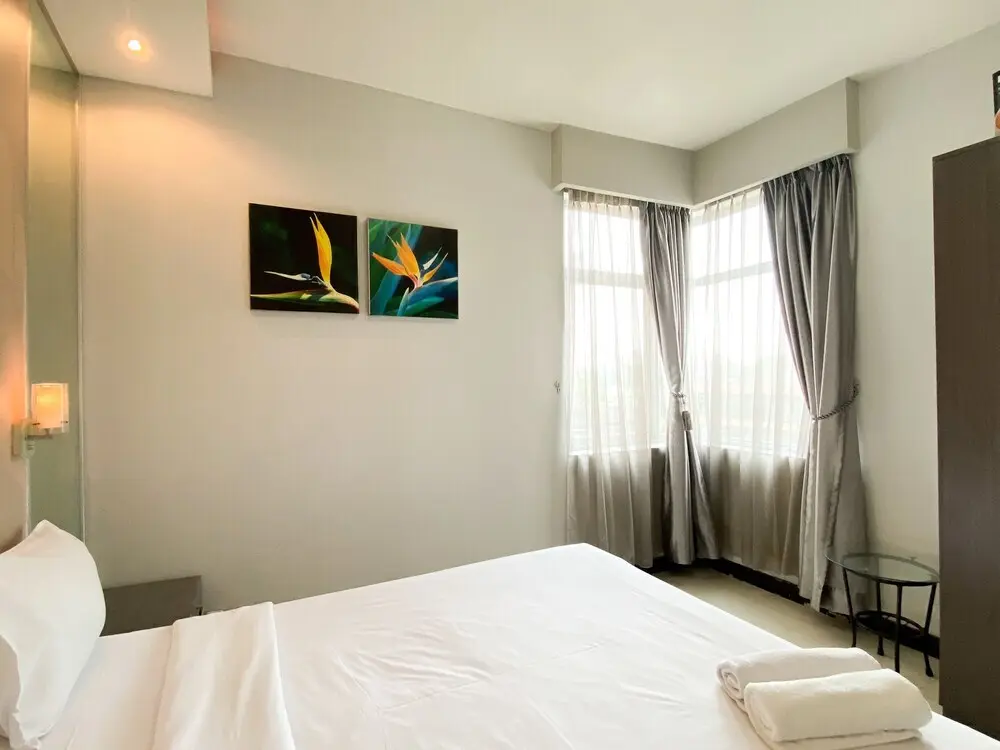 Чикаранг: Homey 2Br Apartment Crown Court Executive Condominium