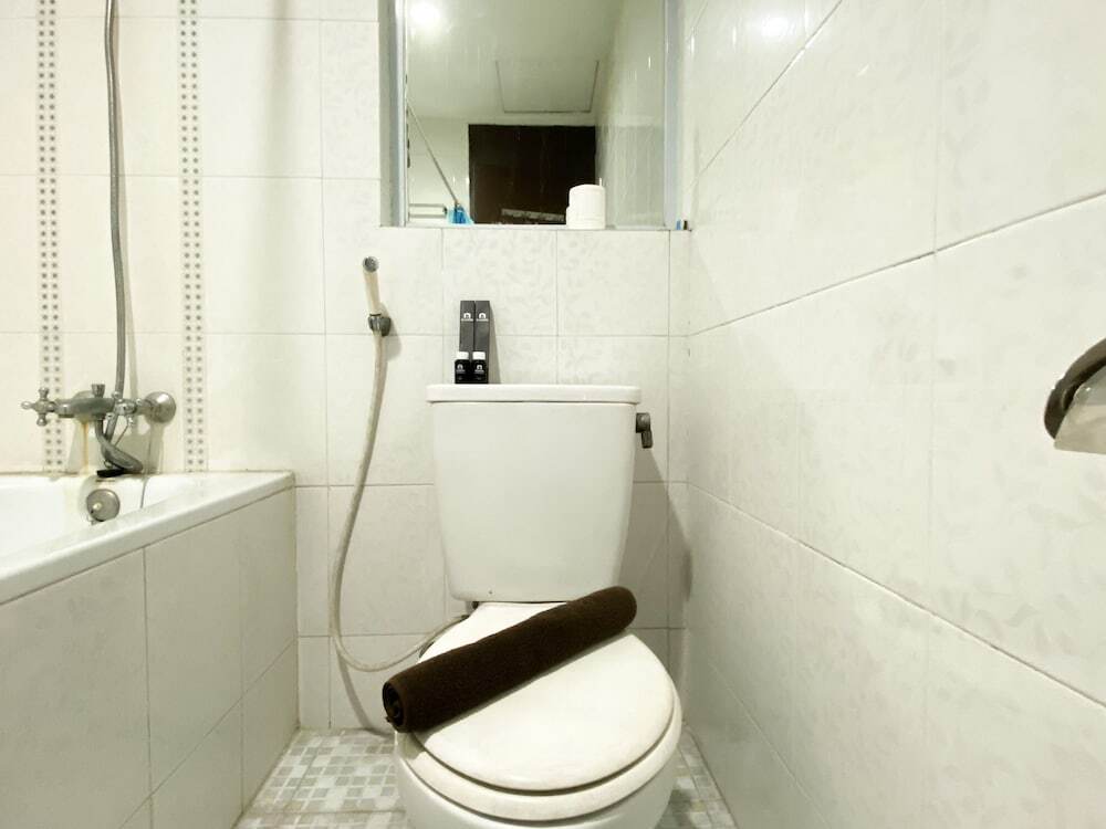 Чикаранг: Homey 2Br Apartment Crown Court Executive Condominium
