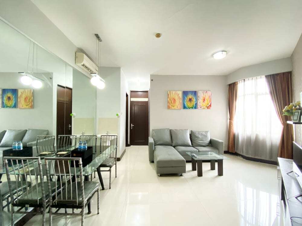 Чикаранг: Homey 2Br Apartment Crown Court Executive Condominium