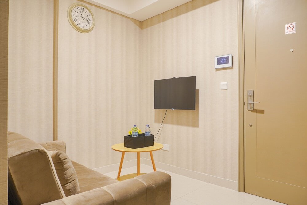 Джакарта: Modern Look 1Br With Golf Island And Sea View Gold Coast Apartment