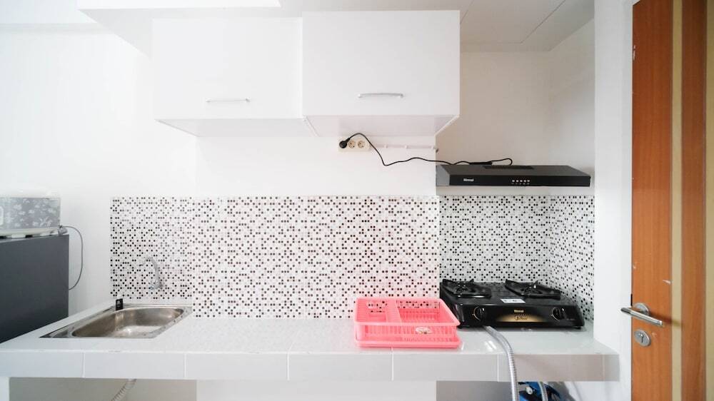 Сурабая: Cozy Living Studio At Puncak Cbd Apartment