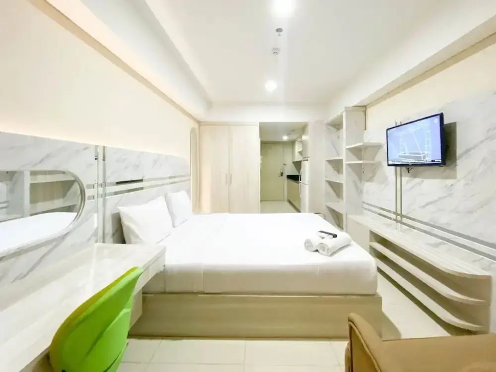 Семаранг: Nice And Elegant Studio Apartment At Warhol (W/R) Residence