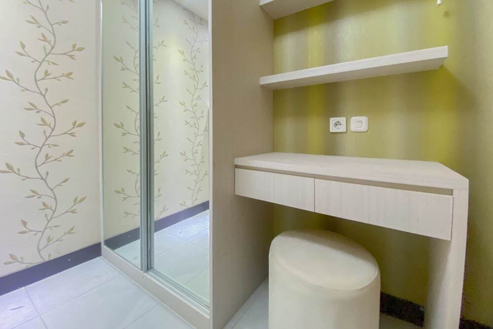 Депок: Fancy And Nice 2Br At Cinere Resort Apartment