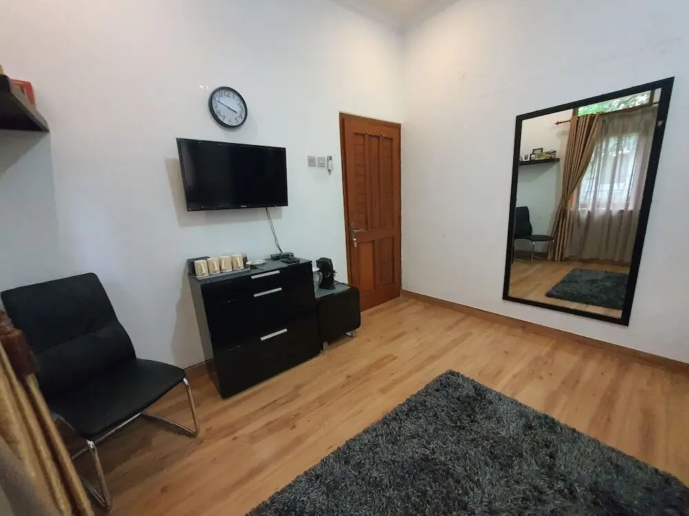 Бандунг: OYO 92121 Mitra Dago Antapani Syariah