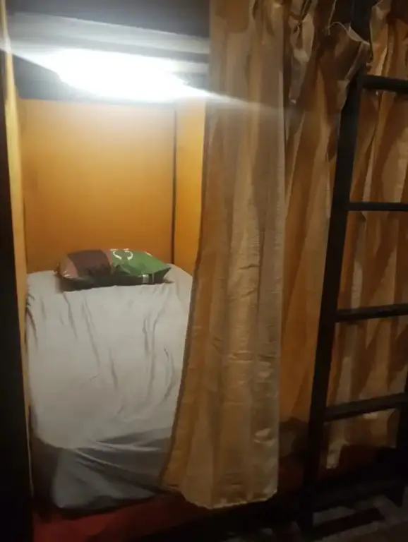 Сурабая: Rubikz Hostel & Cafe