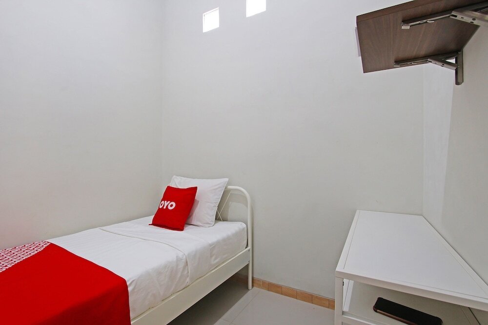 Тегал: OYO 91487 Ib Homestay Syariah