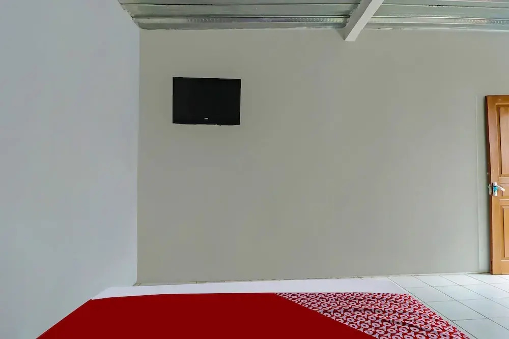 Тарогонг: OYO 90809 Homestay Black Pink Merah Jambu Syariah