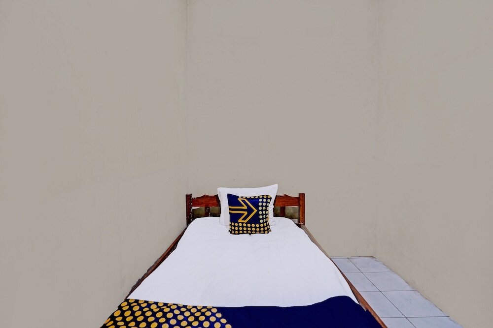Гресик: OYO 92267 Nurul Homestay Syariah
