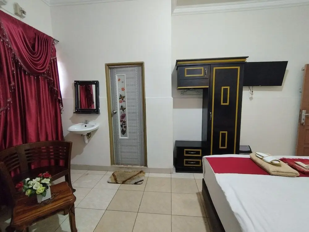 Джембер: SPOT ON 92695 My Kost Syariah