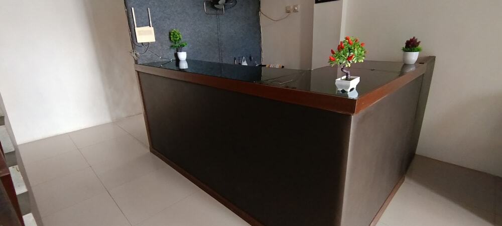 Макассар: OYO 92659 Wisma Deli Syariah Near RSUD Nene Mallomo Sidenreng Rappang