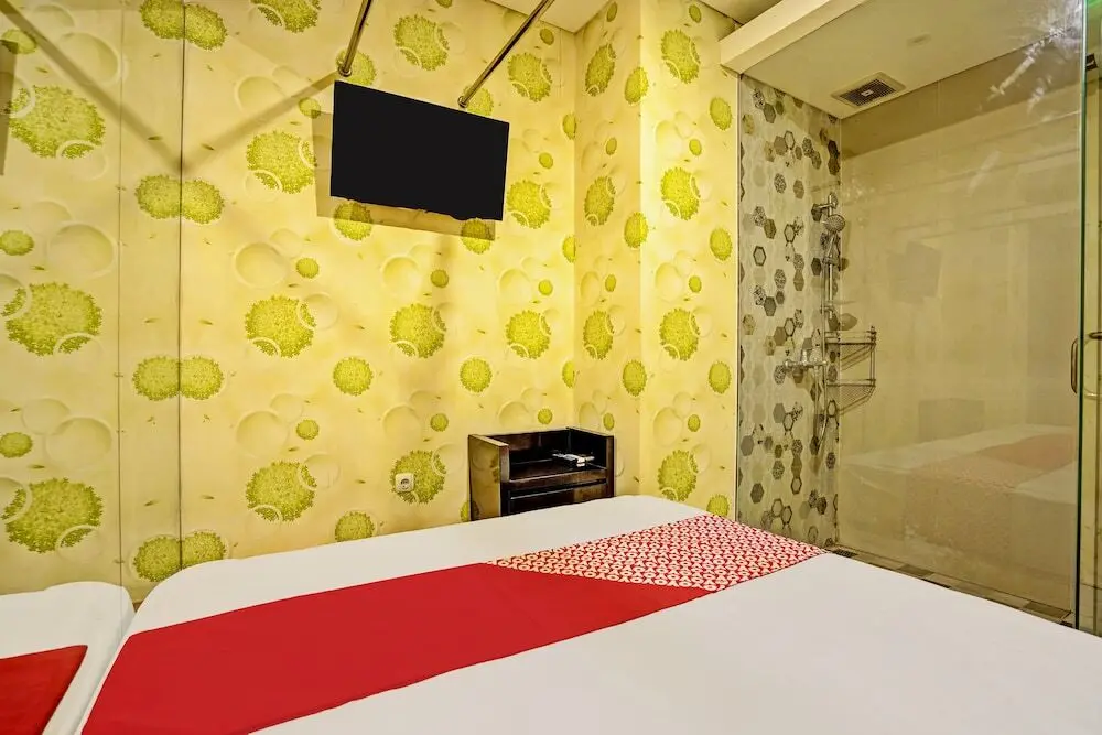 Сурабая: Super OYO Capital O 92633 Spring Hotel Gubeng
