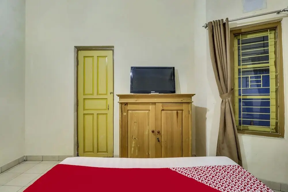 Сурабая: Super OYO Capital O 92633 Spring Hotel Gubeng