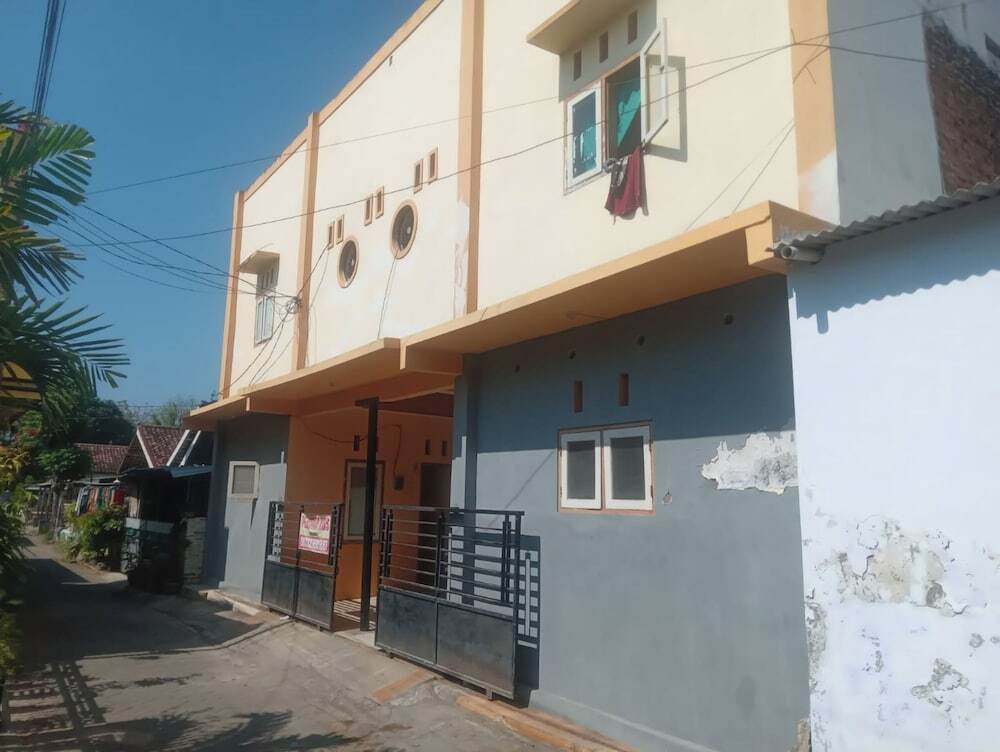 Калипуро: SPOT ON 92730 Lili Kost Syariah