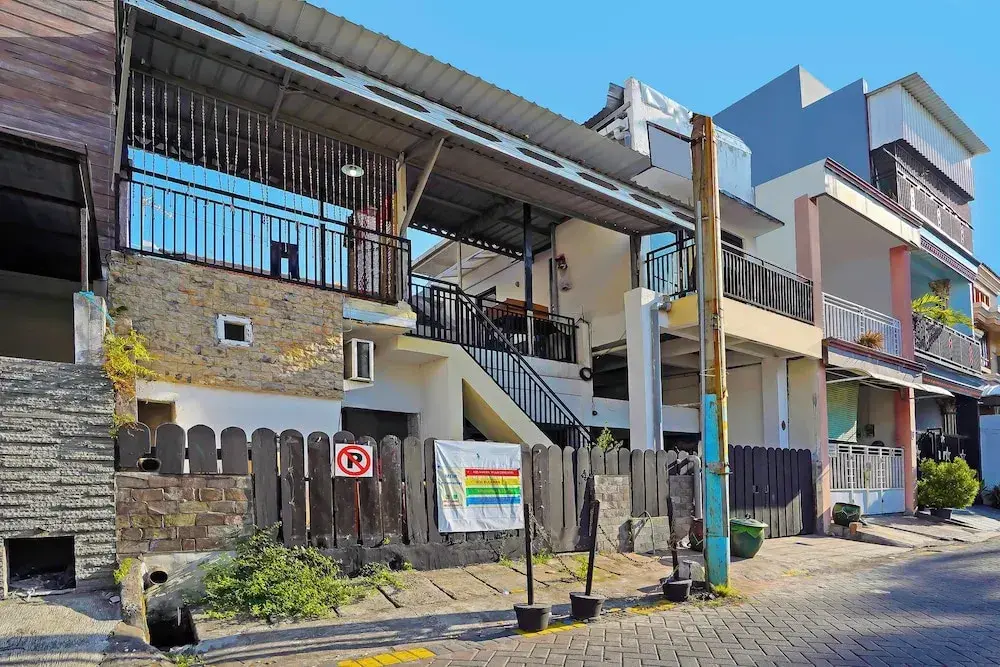 Сурабая: OYO Life 92651 Meir E-homestay Syariah