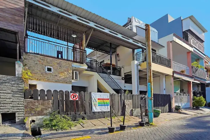 Сурабая: OYO Life 92651 Meir E-homestay Syariah