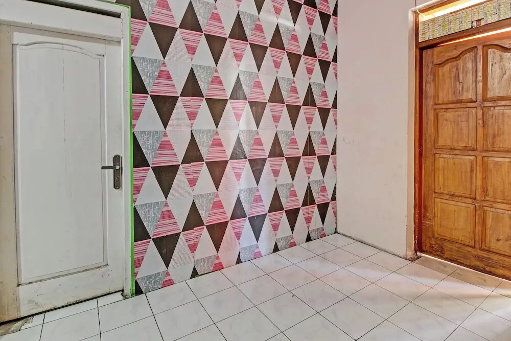 Караганьяр: OYO 92759 Penginapan Piji Kembar