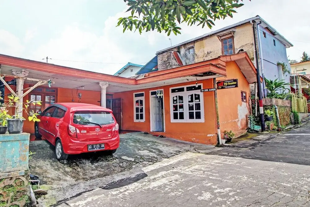 Караганьяр: OYO 92759 Penginapan Piji Kembar