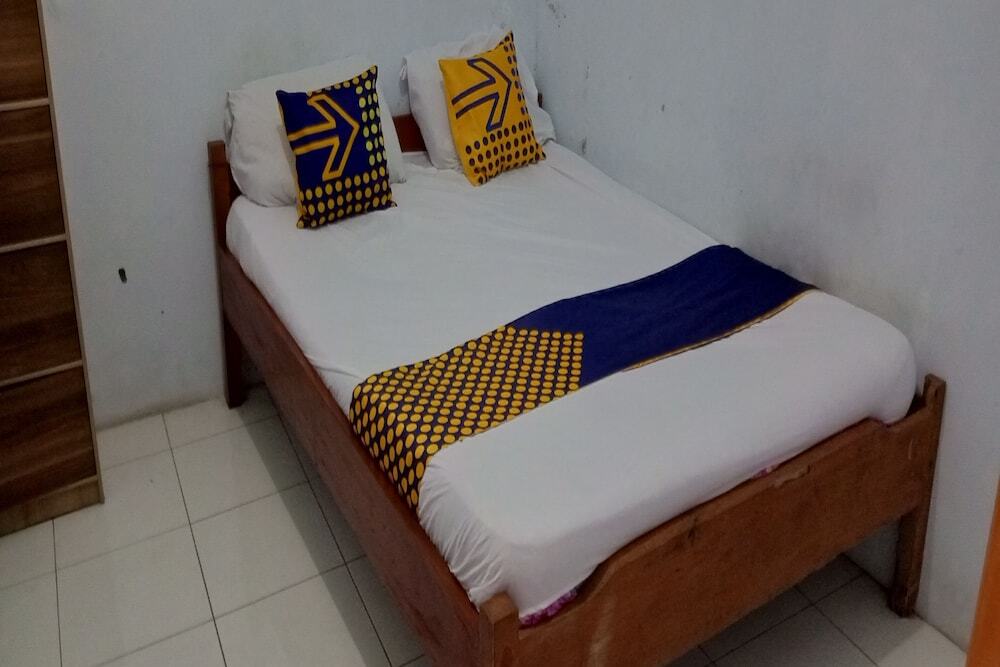 Маланг: SPOT ON 92743 Kost Elisabeth Syariah