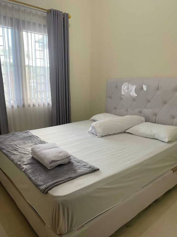 Джокьякарта: EXPRESS O 92106 Nayus Homestay Syariah
